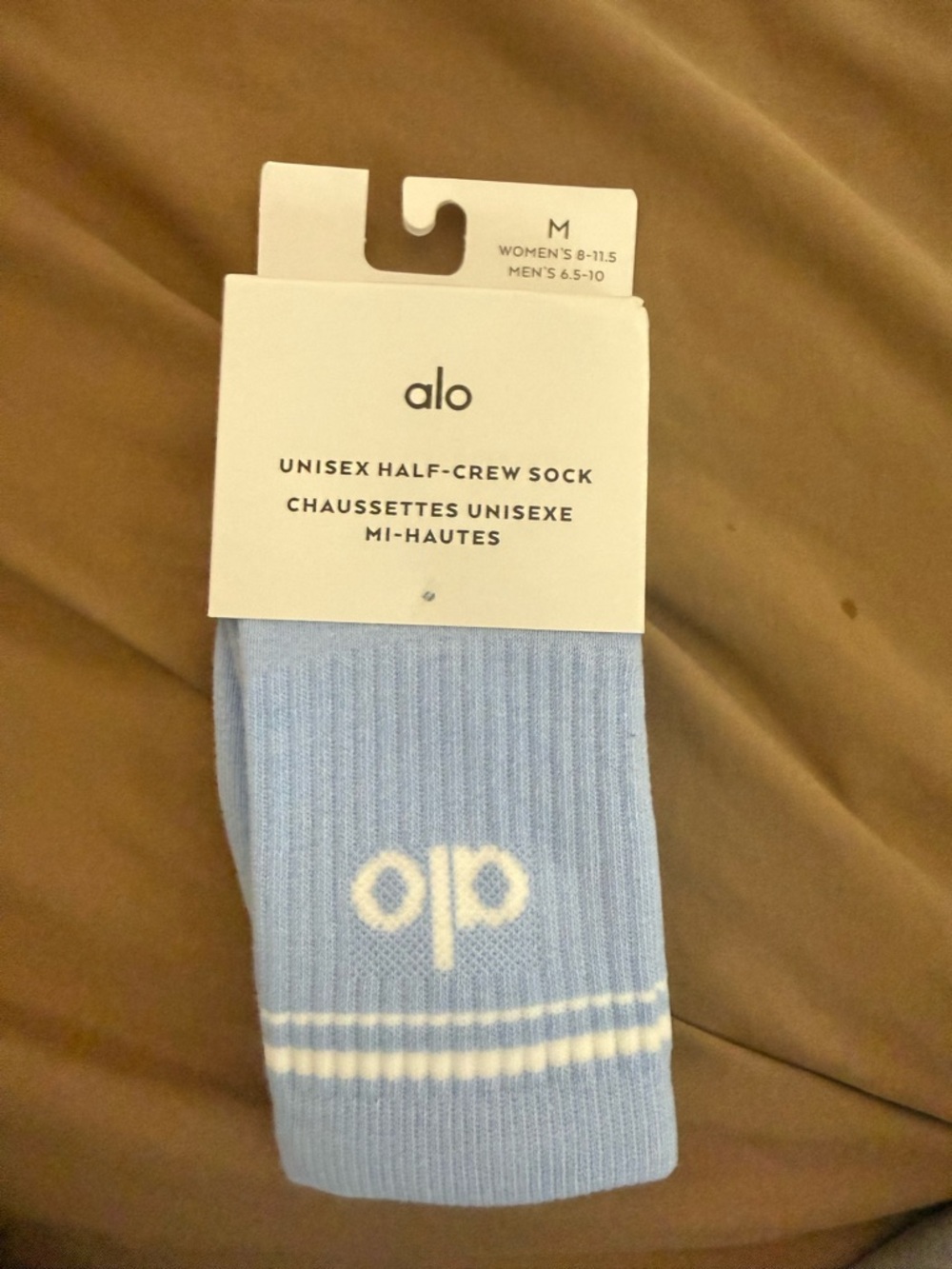 ALO Yoga Men's Unisex Half-Crew Socks seashell blue nwt size medium